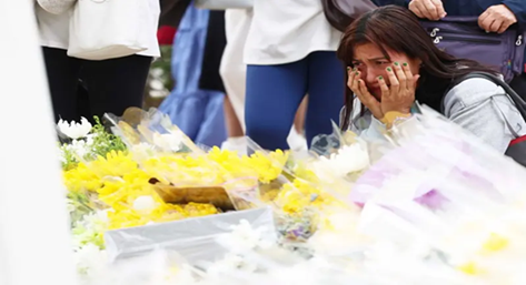 香港大火遇难者增至146人 大批港人悼念排长龙 香港大火遇难者增至146人 大批港人悼念排长龙