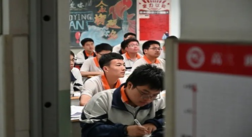 8年来首次减少 中国今年高考考生降至1335万人