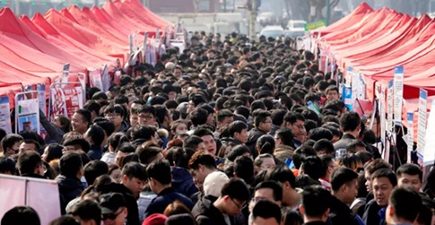 中国青年人失业率居高不下 外商直接投资同比下降