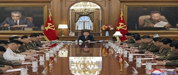 朝鲜领导人金正恩呼吁其军队在对手准备演习时完善战争计划