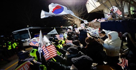 韩国总统尹锡悦被以“涉嫌带头发动内乱”正式起诉 韩国总统尹锡悦被以“涉嫌带头发动内乱”正式起诉
