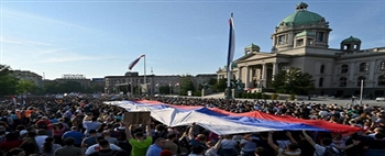数万人在贝尔格莱德集会反对政府