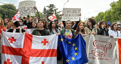 格鲁吉亚立法者不顾大规模抗议，批准有争议的“外国代理人”法案