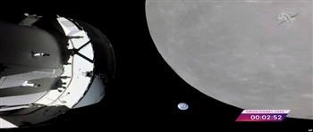 美国宇航局太空舱飞过月球，进入月球轨道前最后一大步