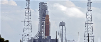 1具引擎温度未达标 NASA登月火箭发射前突喊停