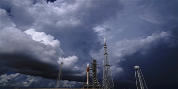 热带风暴搅局 NASA登月火箭试射第三度中止