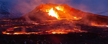 近50座火山同时喷发