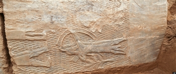 伊拉克摩苏尔出土2700年历史的石雕