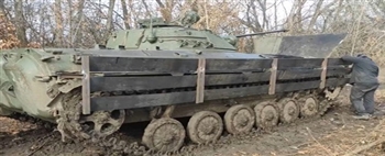 俄罗斯用木材保护装甲车，尽管存在潜在缺陷