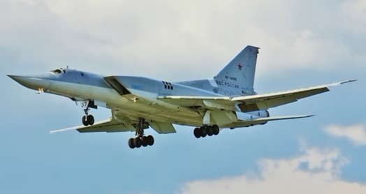 无人机袭击了俄罗斯的炼油厂和机场，Tu-22M3 受损 - 媒体