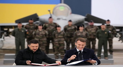 泽连斯基在与马克龙签署国防声明后表示,乌克兰将购买100架阵风战机 泽连斯基在与马克龙签署国防声明后表示,乌克兰将购买100架阵风战机