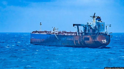 “影子舰队”油轮遭乌克兰武装部队无人机攻击,搁浅 “影子舰队”油轮遭乌克兰武装部队无人机攻击,搁浅