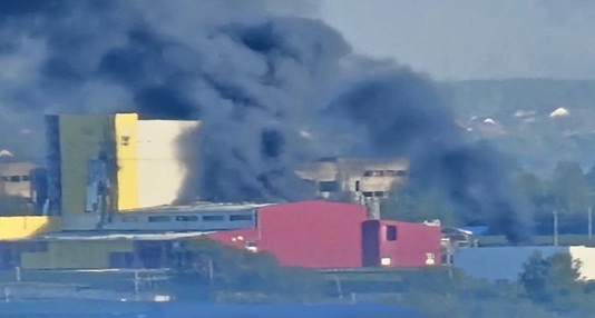 无人机打击 Tu-22 轰炸机、Kh-22 导弹库存和无人机电缆厂，对俄罗斯进行深度打击
