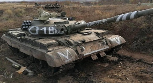 由于现代装甲不足，俄罗斯向乌克兰前线派遣过时的 T-62 坦克 - 乌克兰情报