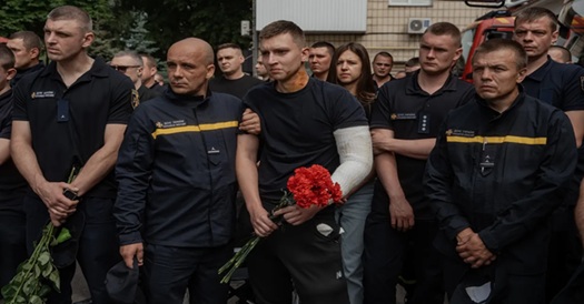 基辅在夜间遭受更多俄罗斯袭击后,电力和供水中断 基辅在夜间遭受更多俄罗斯袭击后,电力和供水中断