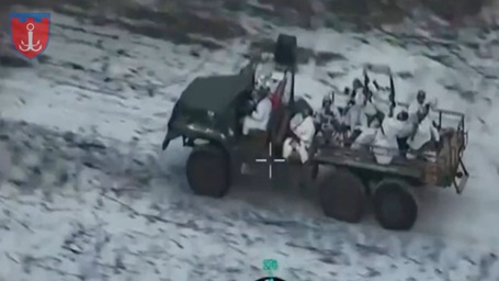 俄军派遣装载步兵的乌拉尔卡车在多布罗皮利亚附近发起攻击 俄军派遣装载步兵的乌拉尔卡车在多布罗皮利亚附近发起攻击