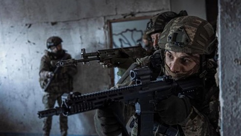 胡里亚波尔街头战斗:俄军尽管损失惨重,仍一波波冲击城市 胡里亚波尔街头战斗:俄军尽管损失惨重,仍一波波冲击城市