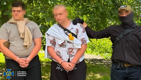 乌克兰在基辅逮捕了两名涉嫌激活星链终端以支持俄罗斯导弹和无人机打击的俄罗斯特工 乌克兰在基辅逮捕了两名涉嫌激活星链终端以支持俄罗斯导弹和无人机打击的俄罗斯特工