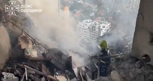 俄罗斯空袭乌克兰,造成9人死亡;泽连斯基提出在迈阿密G20峰会期间与普京会面 俄罗斯空袭乌克兰,造成9人死亡;泽连斯基提出在迈阿密G20峰会期间与普京会面