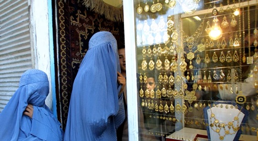 塔利班禁止未穿罩袍的妇女进入阿富汗医院 塔利班禁止未穿罩袍的妇女进入阿富汗医院