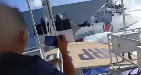 追逐菲律宾海岸防卫队船只时 中国海警舰艇和海军驱逐舰相撞 追逐菲律宾海岸防卫队船只时 中国海警舰艇和海军驱逐舰相撞