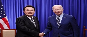 拜登总统(右)与南韩总统尹锡悦