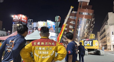 台湾花莲强震灾情已酿9死1011伤143受困 国际社会表达关注慰问