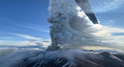 克拉谢宁尼科夫火山 600 年来首次喷发——它可能与一场大地震有关 克拉谢宁尼科夫火山 600 年来首次喷发——它可能与一场大地震有关