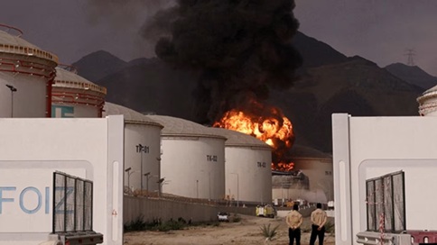 以色列扩大攻击范围，打击伊朗北部，海湾地区的能源设施燃烧