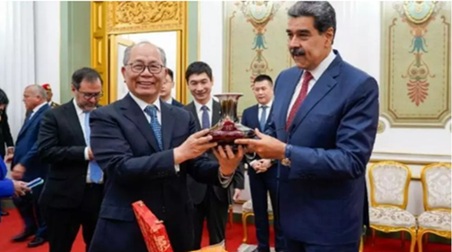 马杜罗被美国抓走前夕 曾会中国特使强调兄弟情谊 马杜罗被美国抓走前夕 曾会中国特使强调兄弟情谊