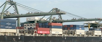 全球物流萎缩,港口停运船比率增至3倍