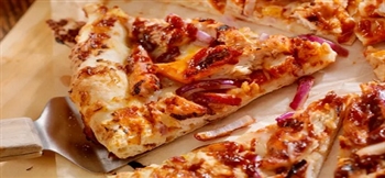 伸手去拿冰箱里剩下的切片？根据食品专家的说法，这是披萨真正能保存多长时间