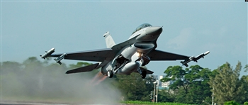 DC上空的无反应飞机导致 F-16 进行调查：官员