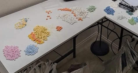 FBI逮捕中国籍非法移民大毒枭 每天寄100个毒品包裹 FBI逮捕中国籍非法移民大毒枭 每天寄100个毒品包裹