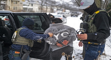 驱逐出境、ICE街头逮捕大幅增加——逮捕无犯罪记录的移民也大幅增加 驱逐出境、ICE街头逮捕大幅增加——逮捕无犯罪记录的移民也大幅增加