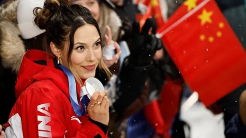 斯科特·贝森特表示,奥运选手谷爱琳“出卖了”,决定代表中国参赛 斯科特·贝森特表示,奥运选手谷爱琳“出卖了”,决定代表中国参赛