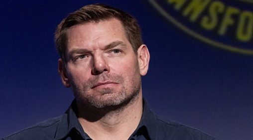 众议员埃里克·斯沃尔韦尔向联邦调查局局长发出停止和终止函,涉及旧调查档案 众议员埃里克·斯沃尔韦尔向联邦调查局局长发出停止和终止函,涉及旧调查档案